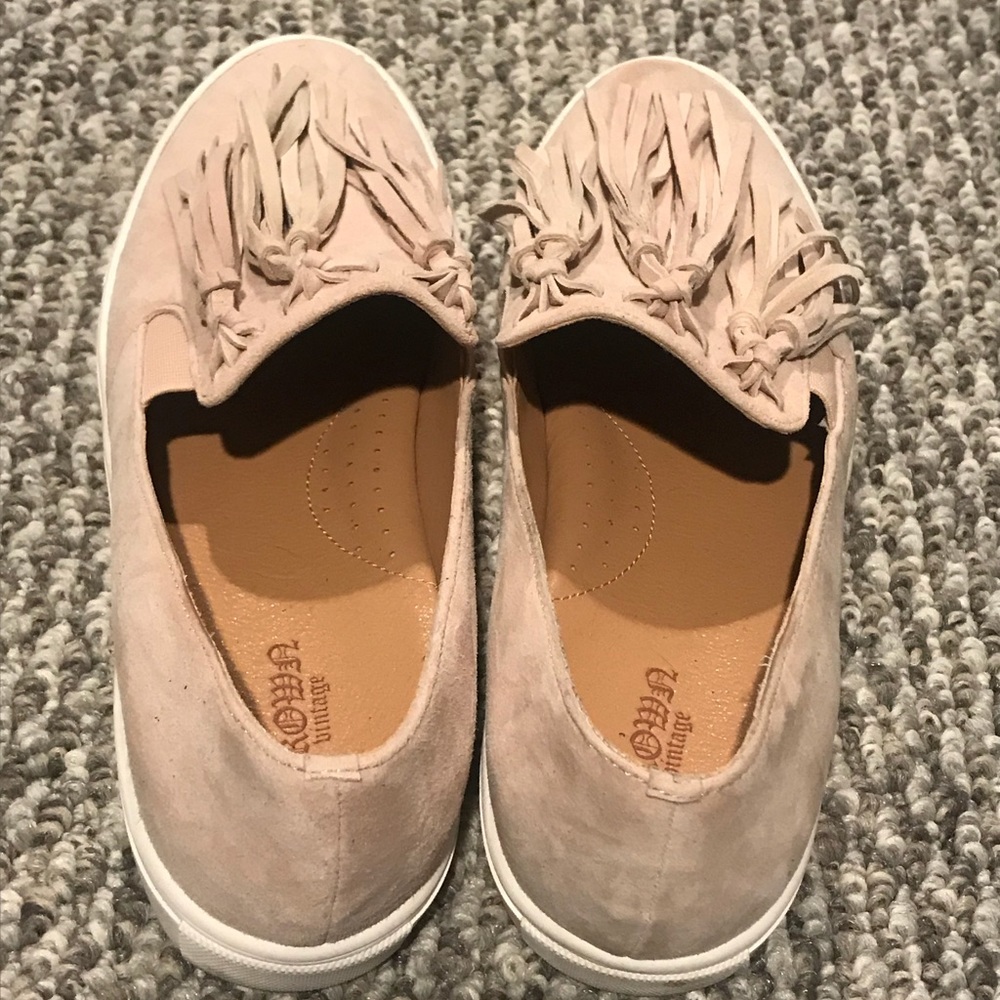 Sneakers; slip on